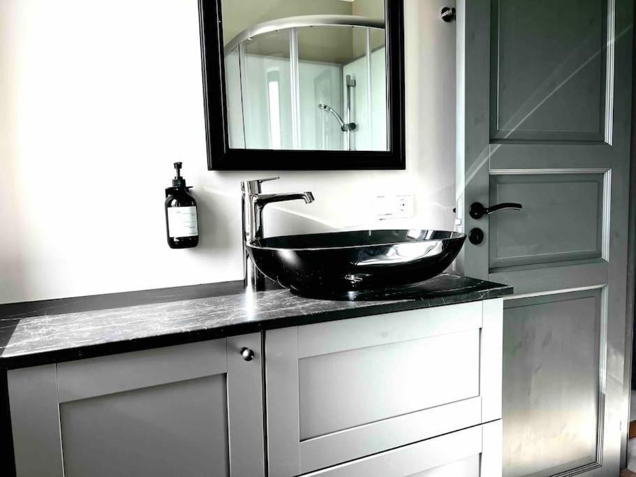 The Greyhouse "Small Apartment" 혼 외부 사진